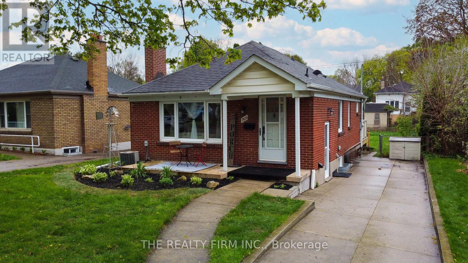1319 WILTON AVENUE, London East (East N)