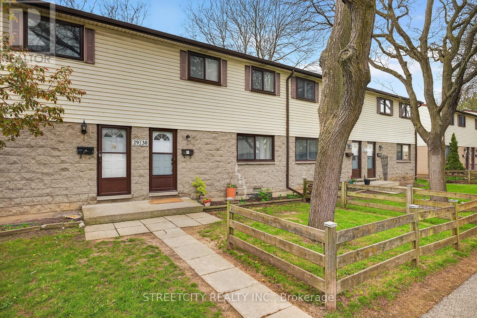 30 - 825 DUNDALK DRIVE, London South (South Q)