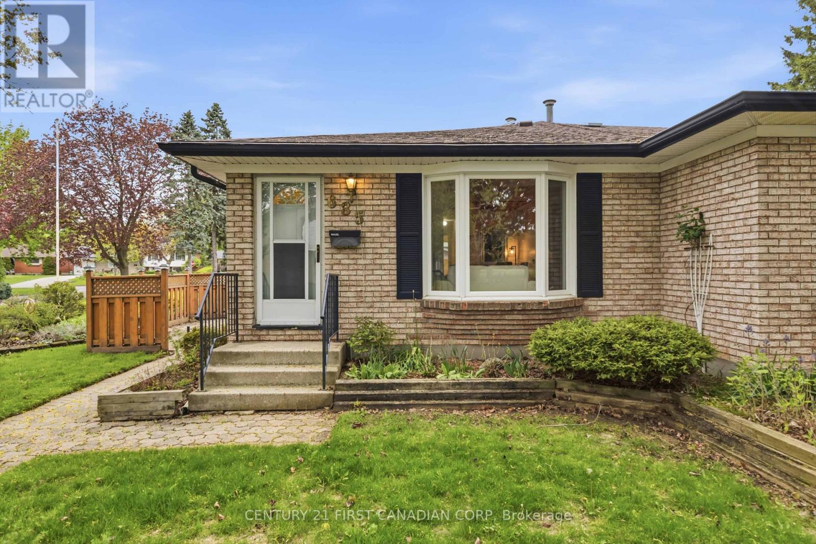 685 LADYBROOK CRESCENT, London South (South O)