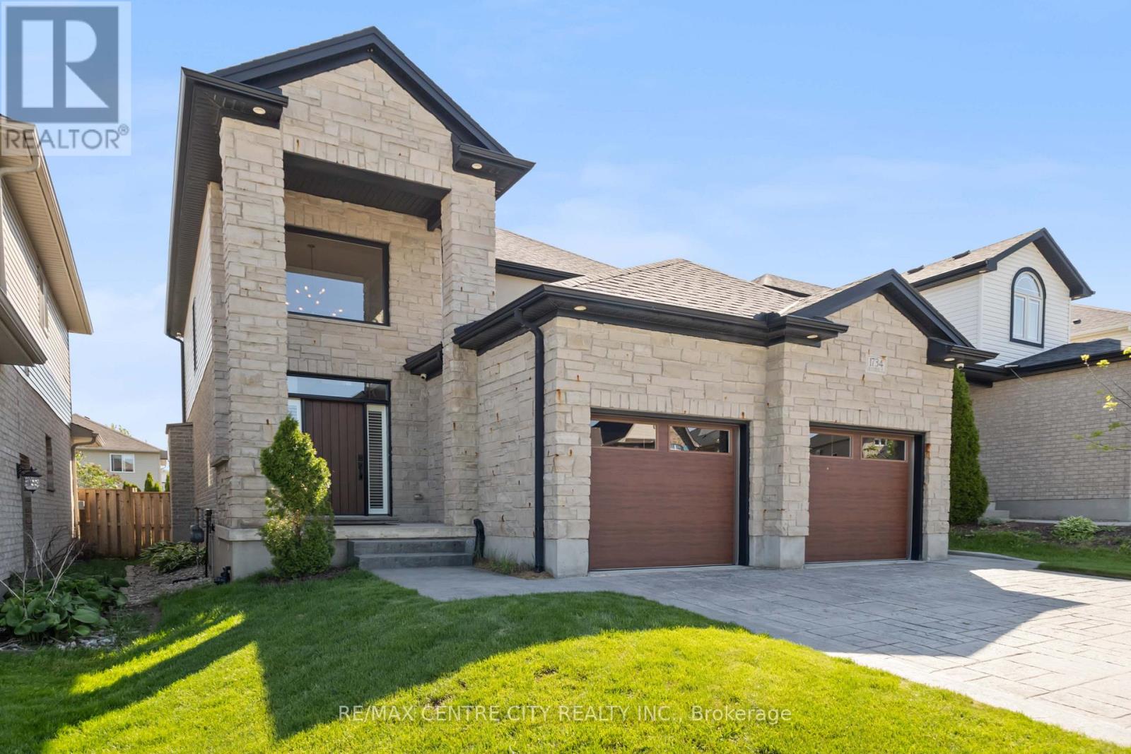 1734 BEAVERBROOK AVENUE, London North (North M)