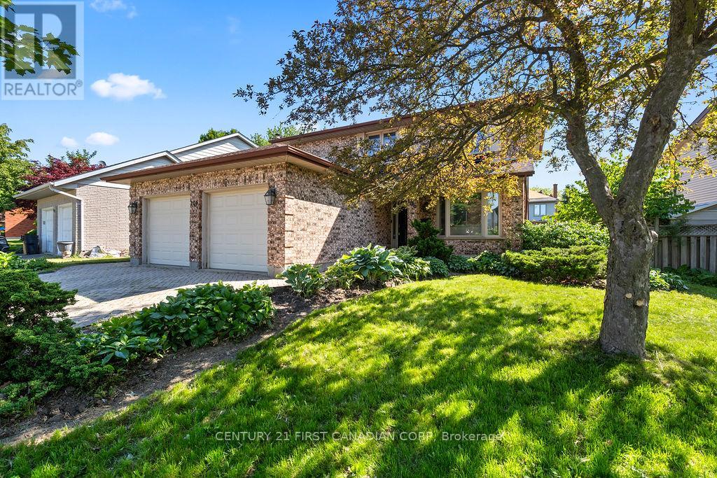 106 PINE VALLEY DRIVE W, London South (South N)