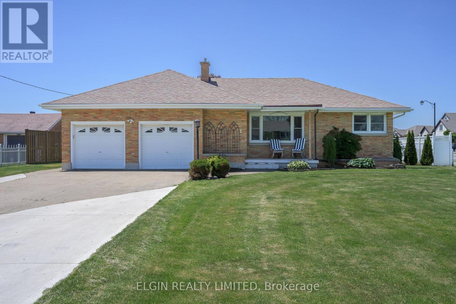 2 LYNDALE AVENUE, Central Elgin
