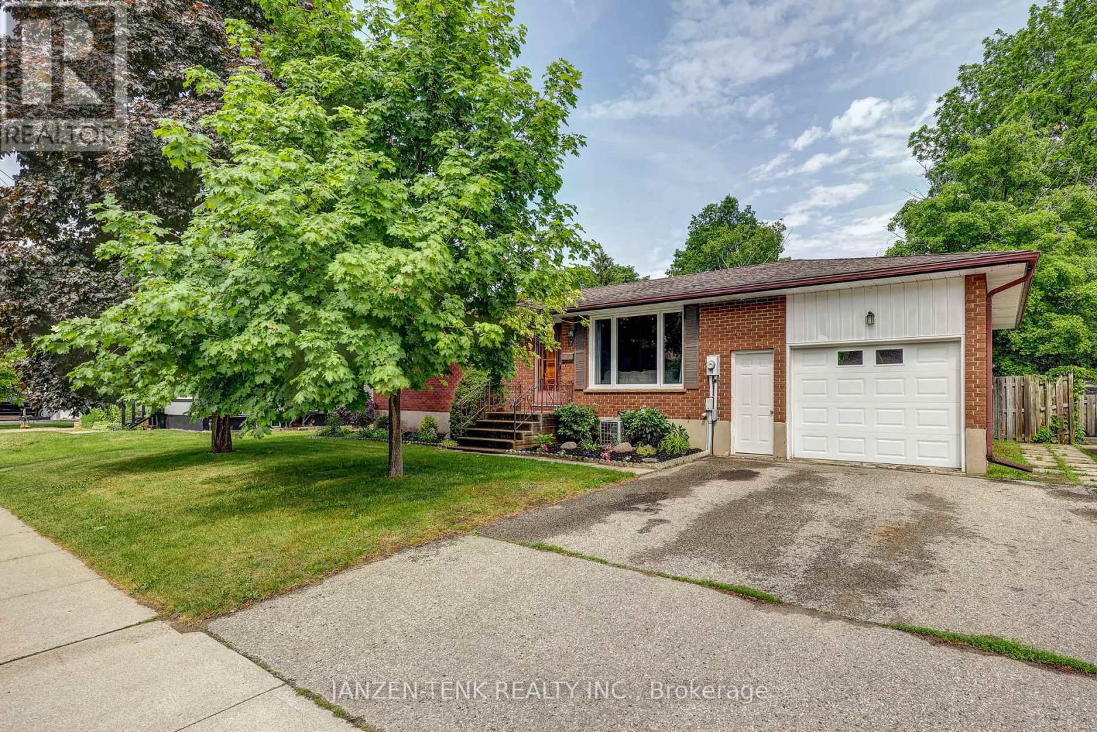 17 ST ANDREW STREET, Aylmer