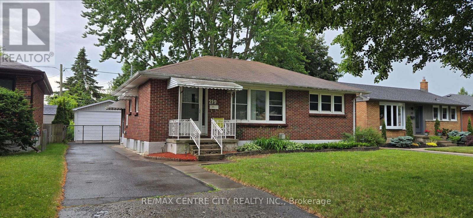 219 FAIRWAY AVENUE, London East (East O)