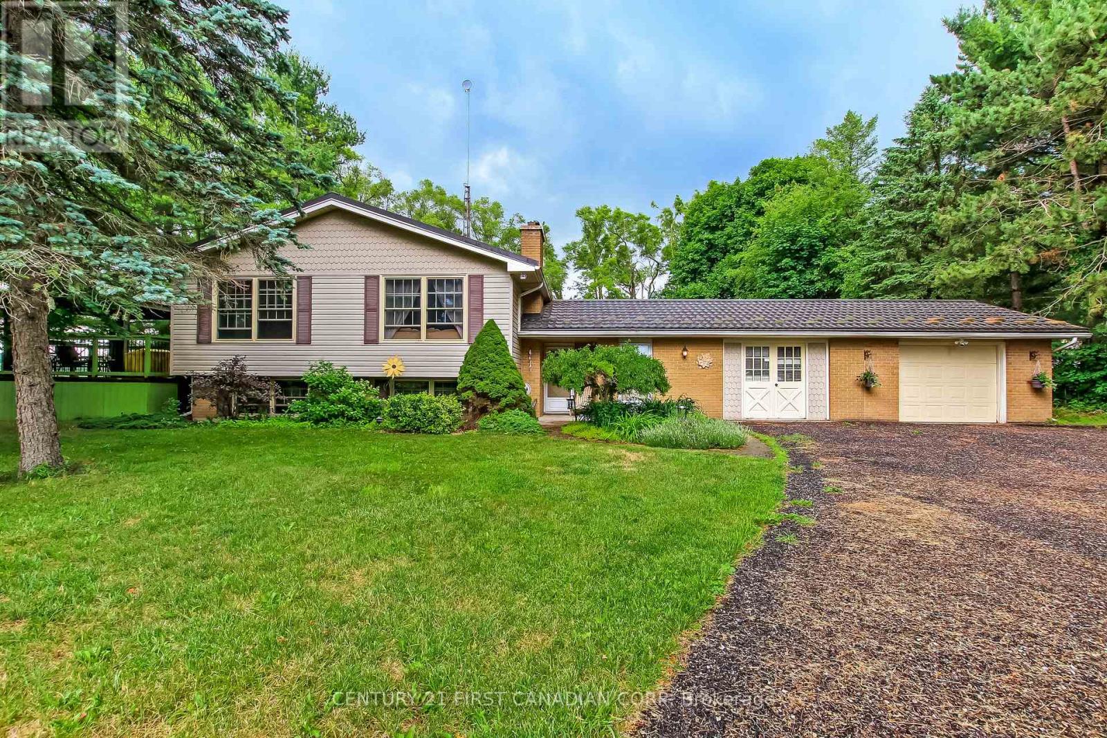 6892 CENTURY DRIVE, Strathroy-Caradoc