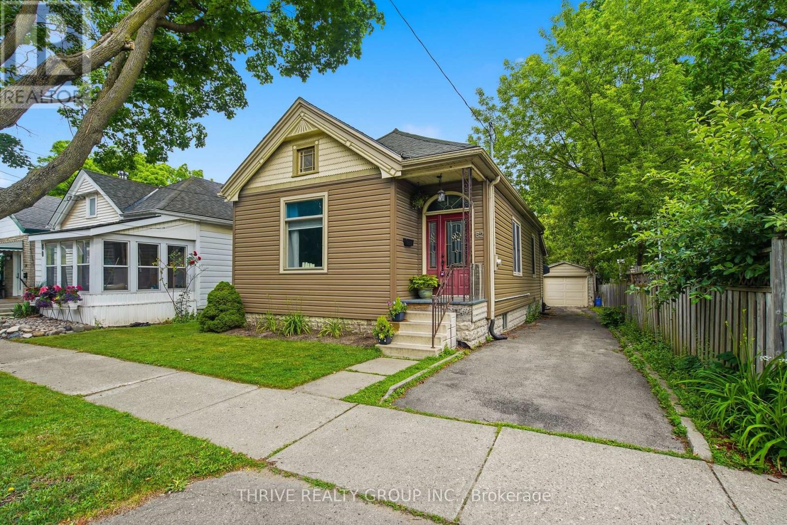 62 TECUMSEH AVENUE E, London South (South F)