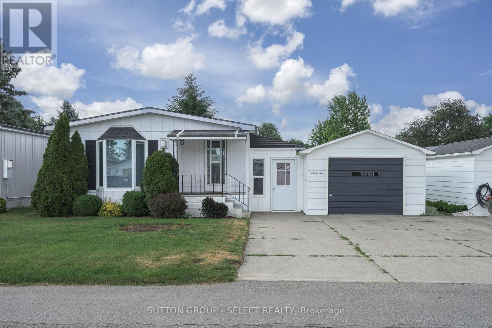 32 MILLER STREET, Strathroy-Caradoc (SE)