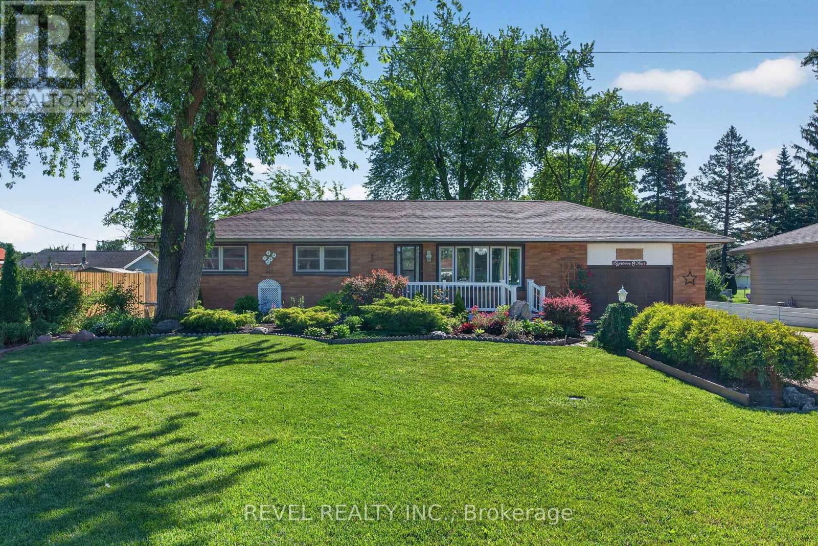 1804 ST. ANNE STREET, Tecumseh