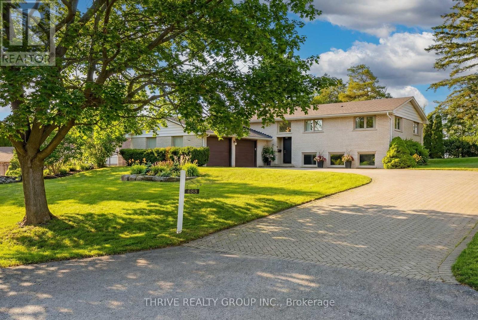 688 WESTMOUNT HILL DRIVE, London South (South C)
