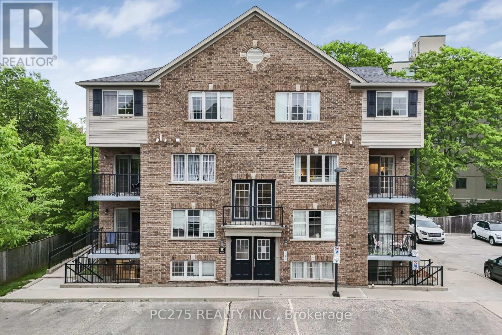 E37 - 12 HOLBORN DRIVE, Kitchener
