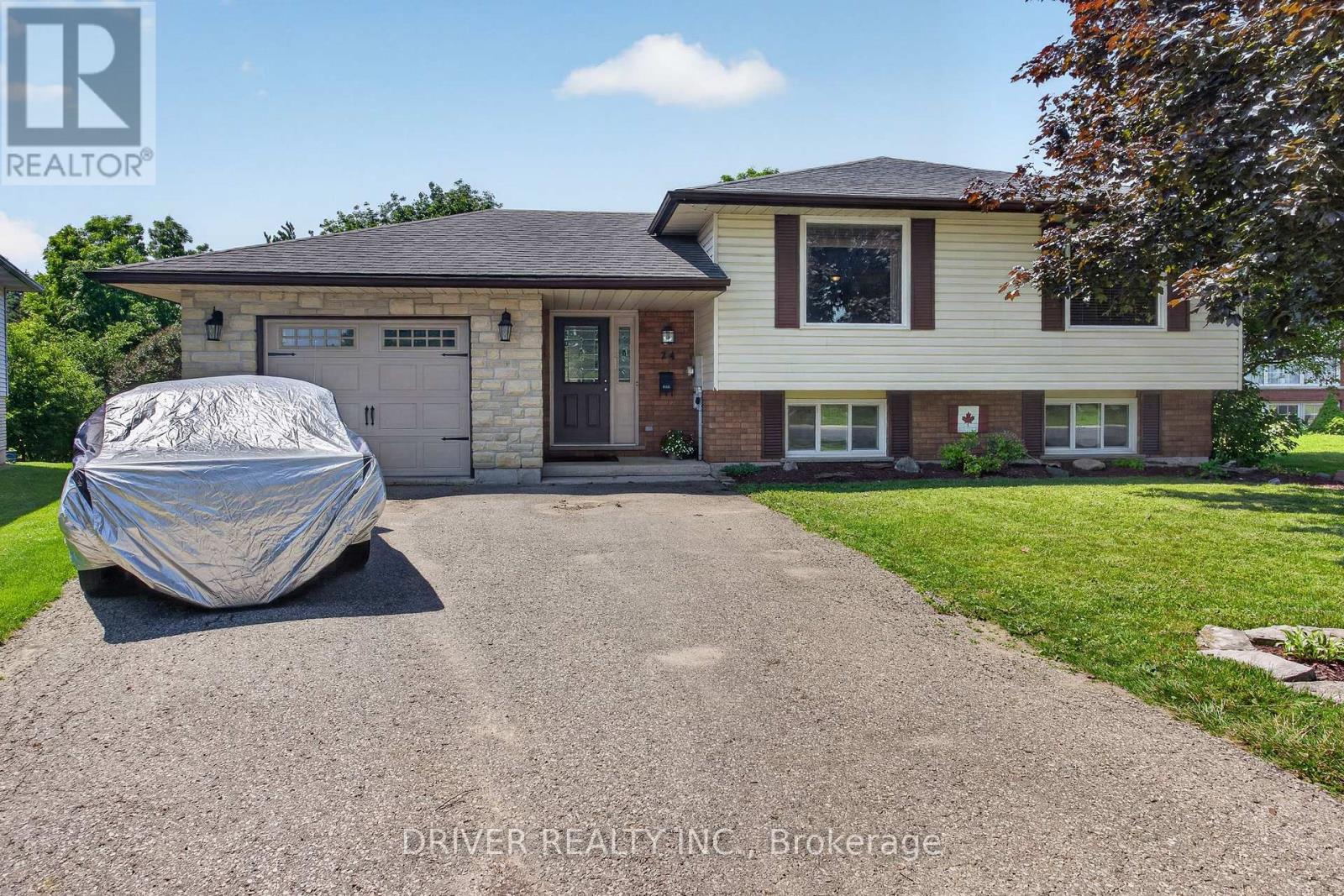 24 HAWTHORNE CRESCENT, Aylmer