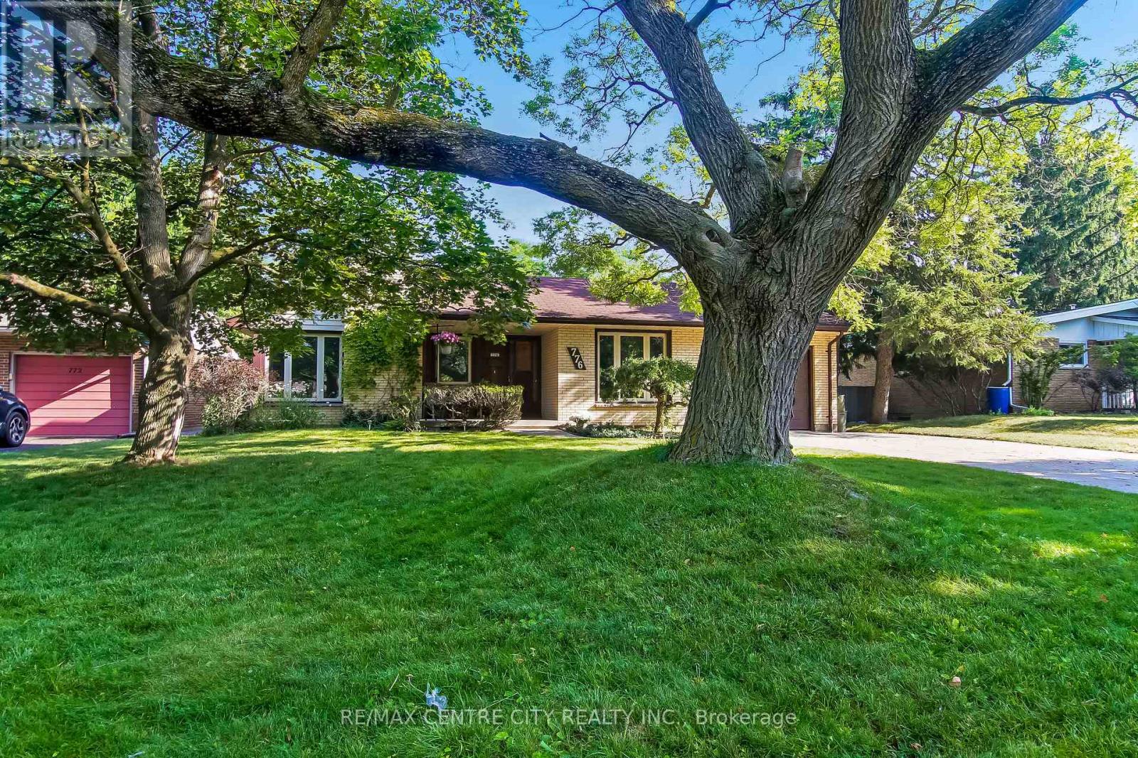776 HEADLEY DRIVE, London North (North O)
