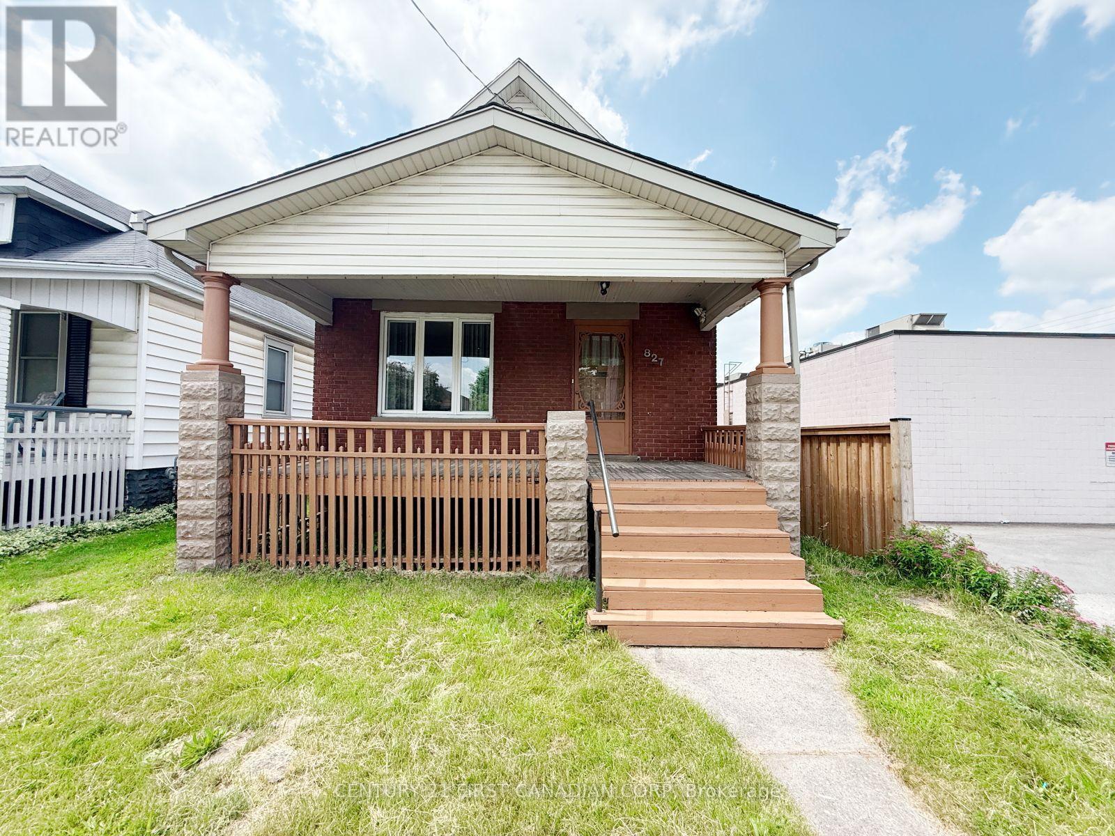 827 QUEBEC STREET, London East (East G)