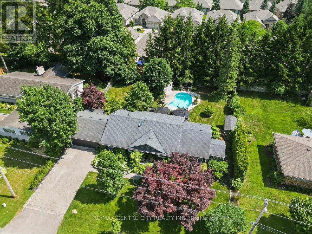 7 NORTHCREST DRIVE, London North (North B)