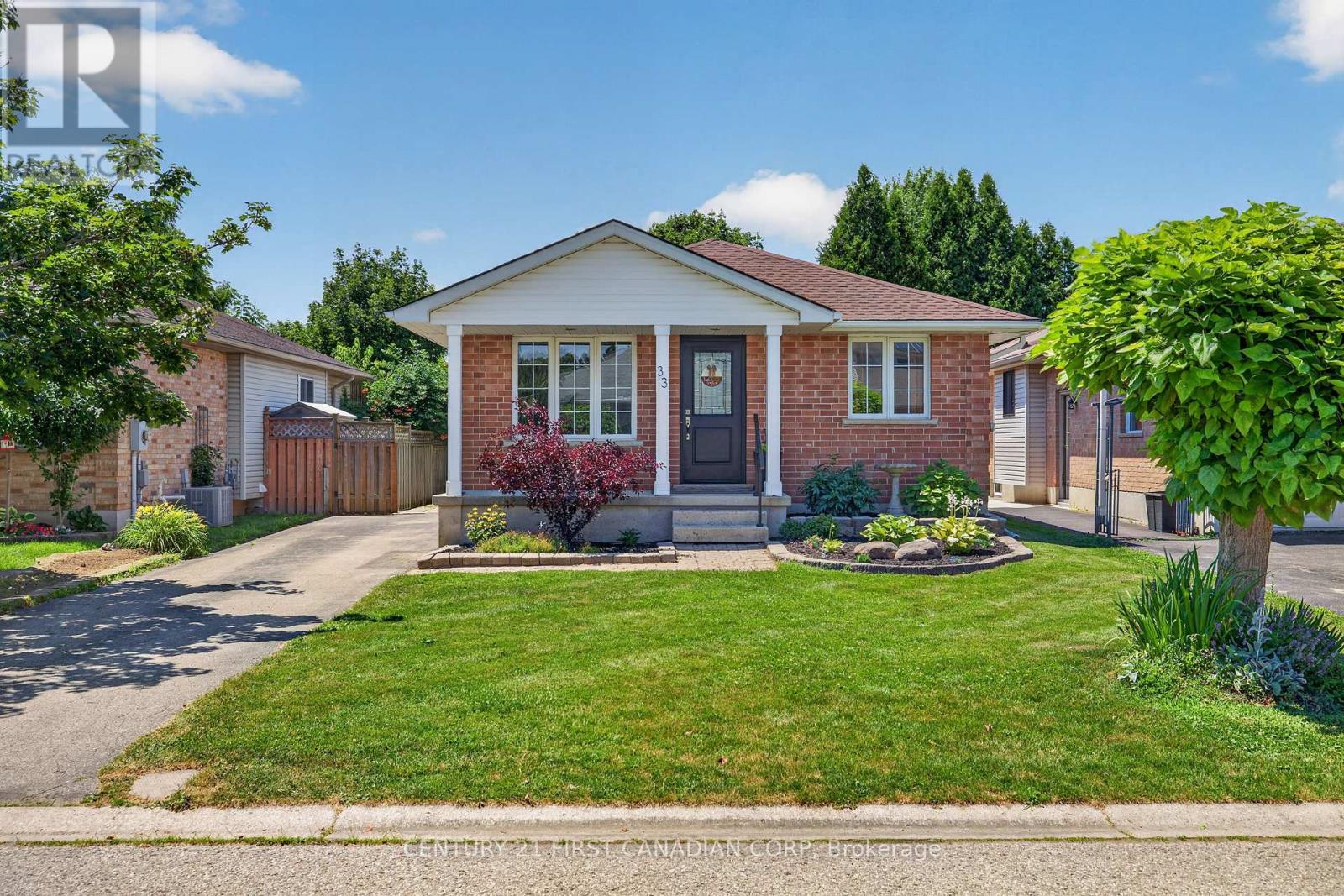 33 OLDEWOOD CRESCENT, St. Thomas