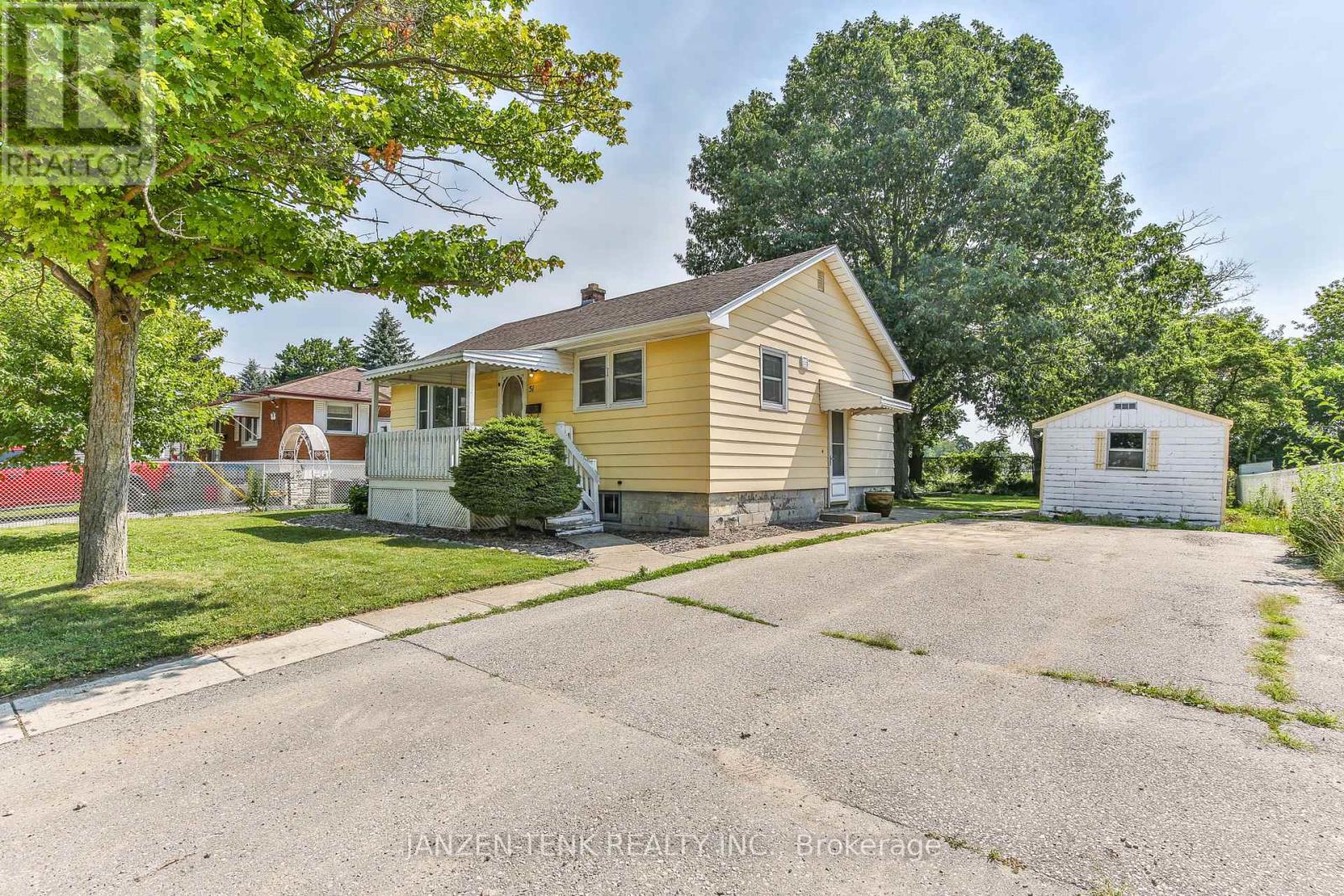 51 VICTORIA STREET S, Aylmer