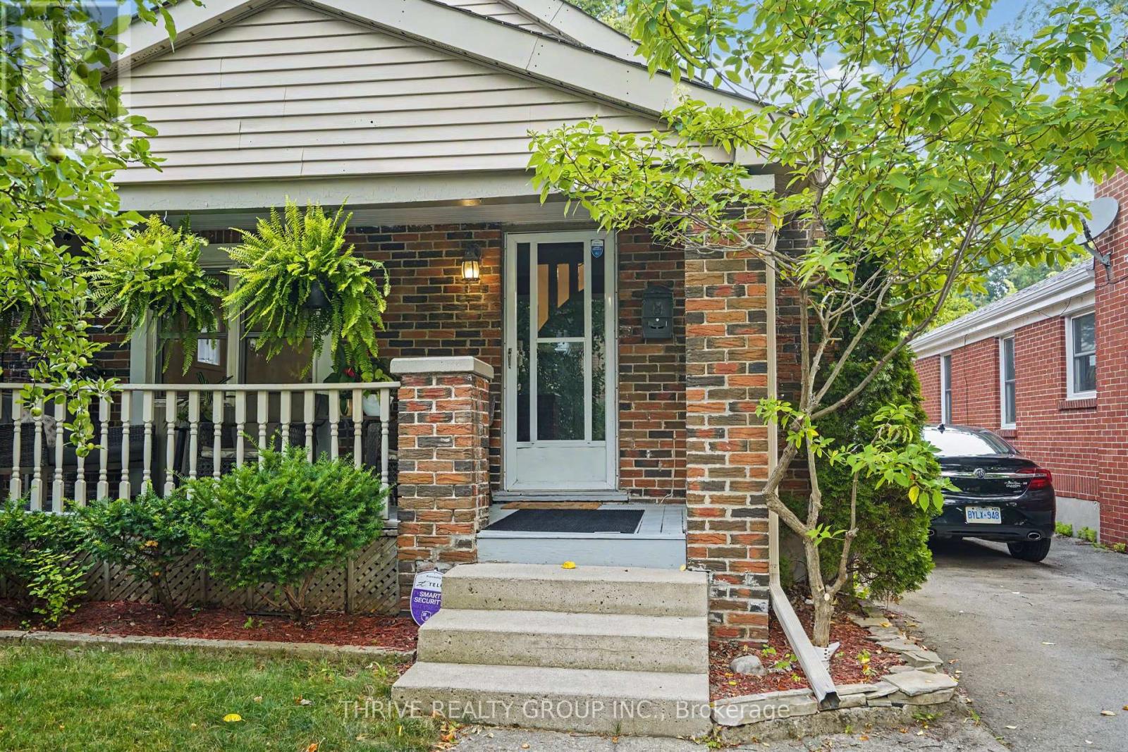 10 BYRON AVENUE E, London South (South F)
