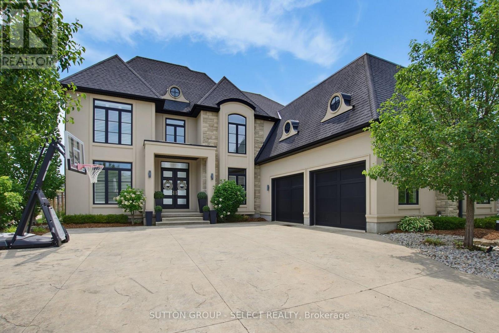2303 WATERSIDE COURT, London North (North R)