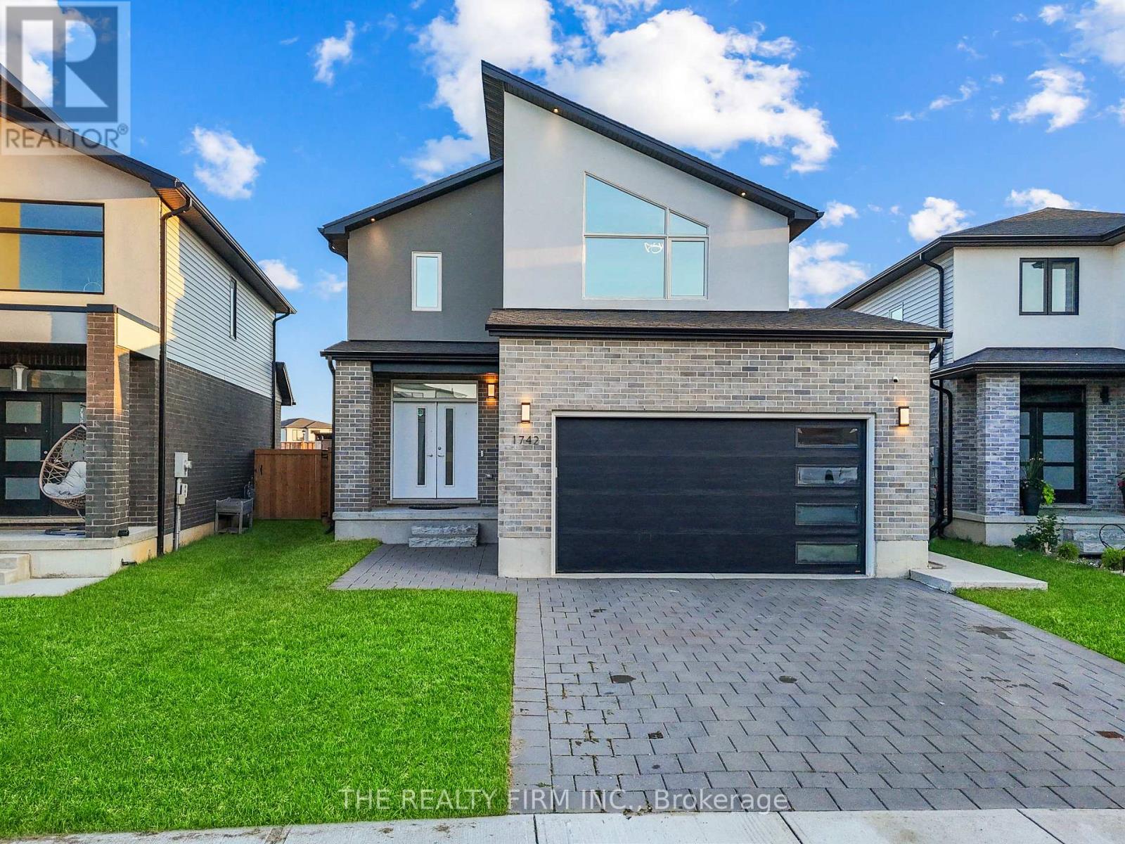 1742 APPLEROCK AVENUE, London North (North S)