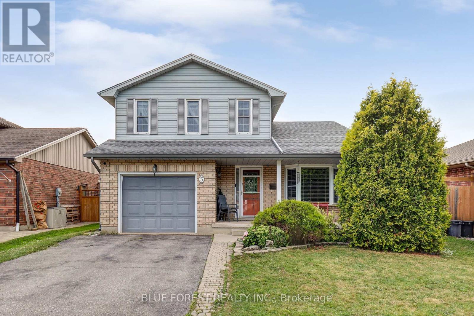 5 BONAPARTE LANE, London East (East I)