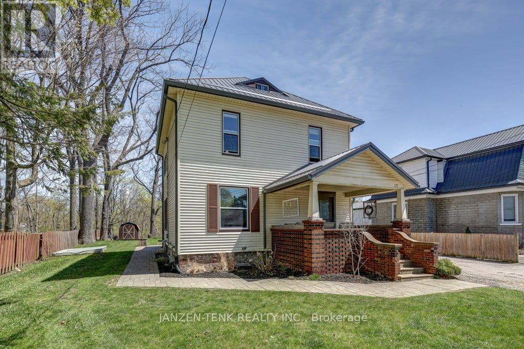 17 OAK STREET, Aylmer