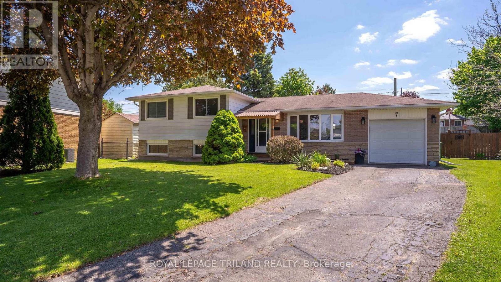 7 STIRLING CRESCENT, St. Thomas