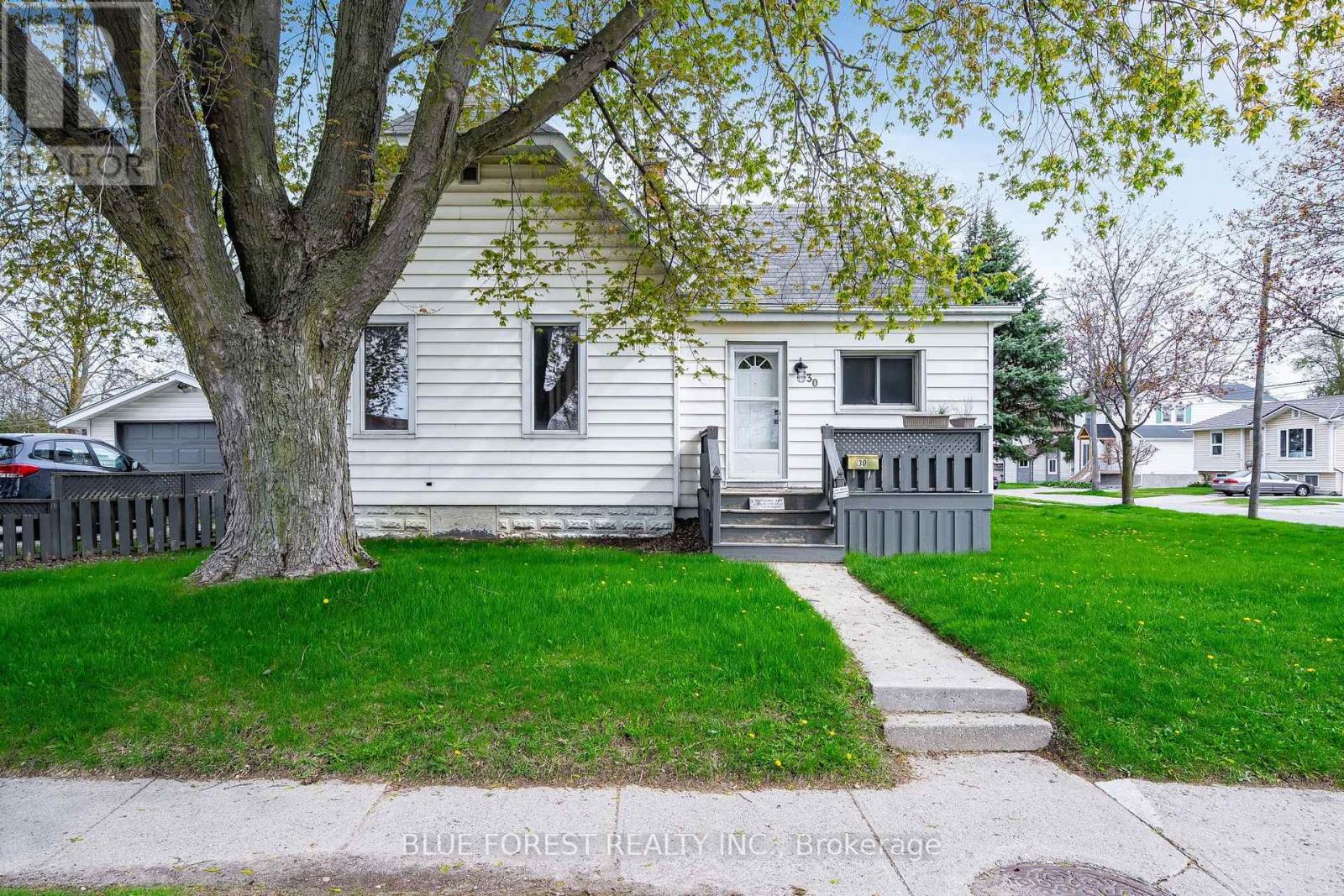 30 PARK AVENUE E, Chatham-Kent (Chatham)