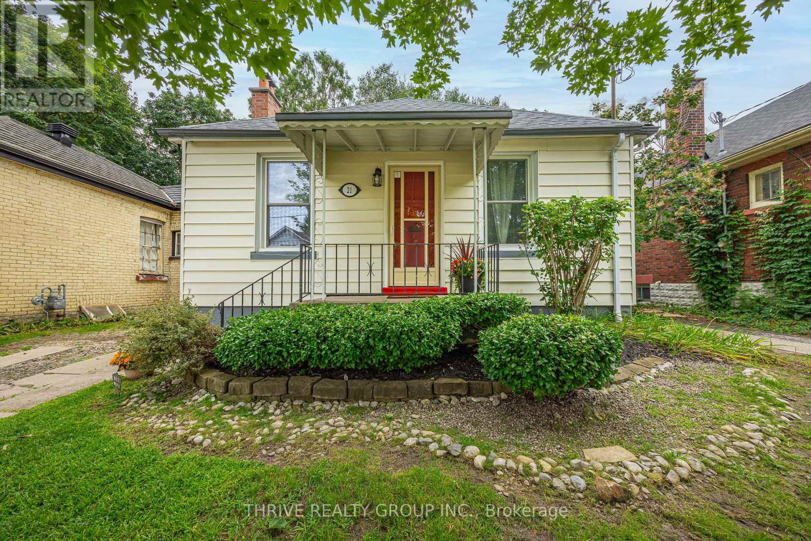 21 WOLSELEY AVENUE, London East (East G)