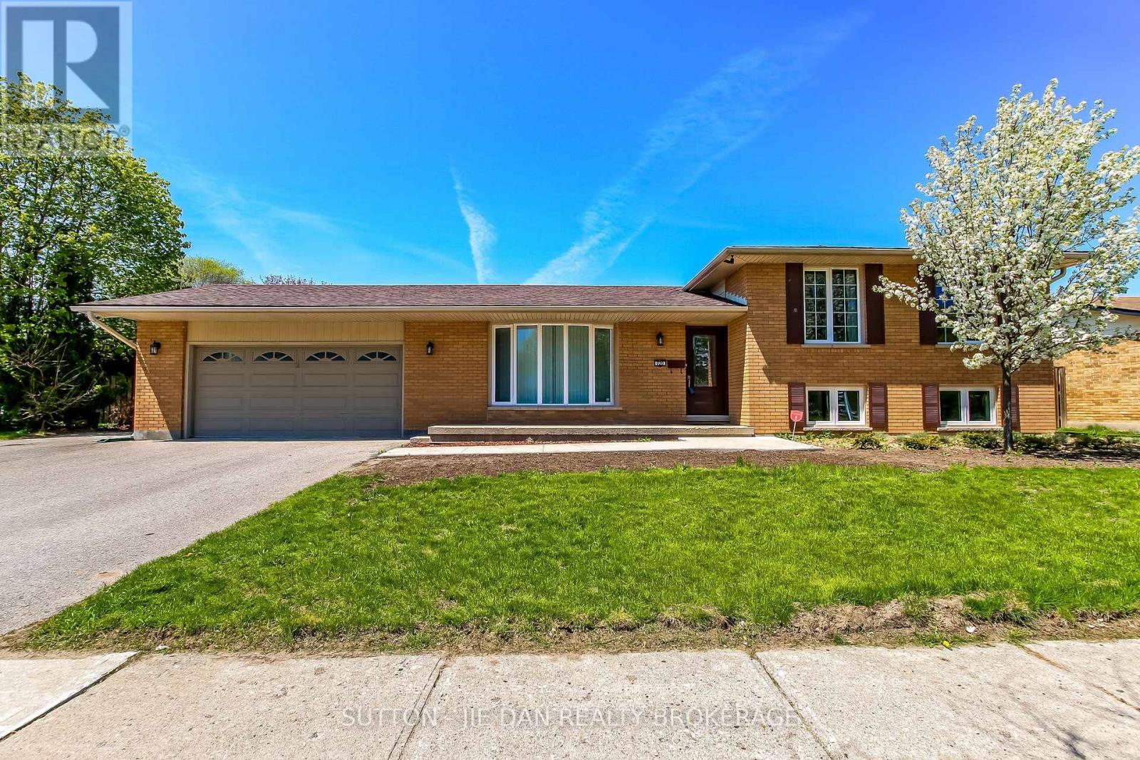 720 GRENFELL DRIVE, London North (North C)