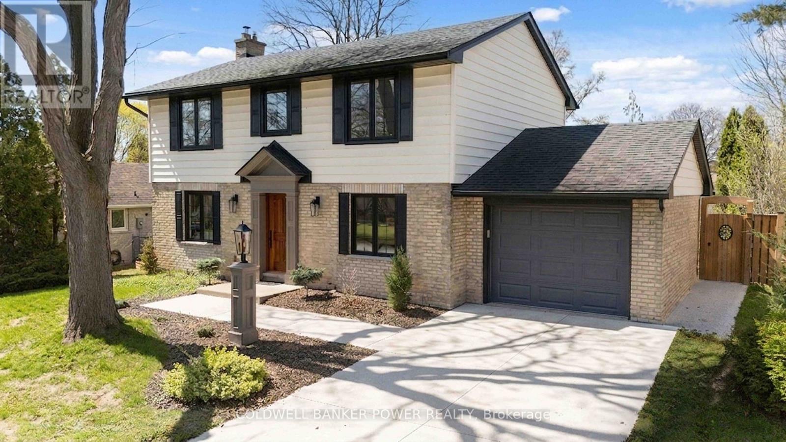 54 LLOYD MANOR CRESCENT, London North (North M)