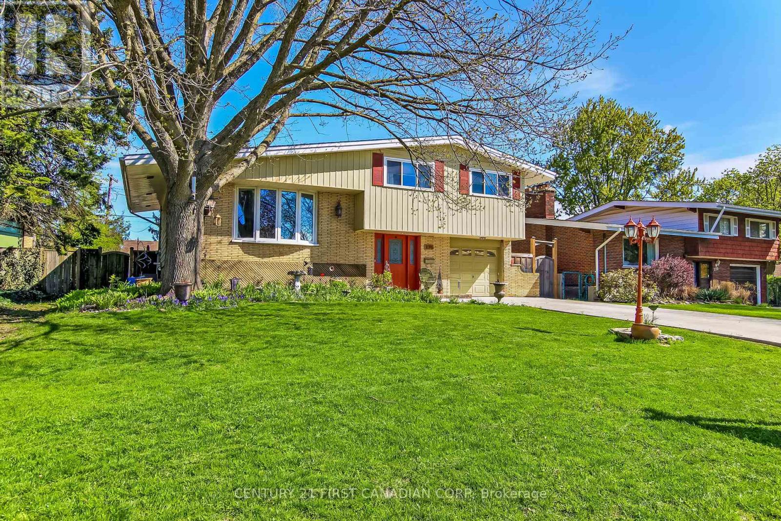 276 SOUTHCREST DRIVE, London South (South D)