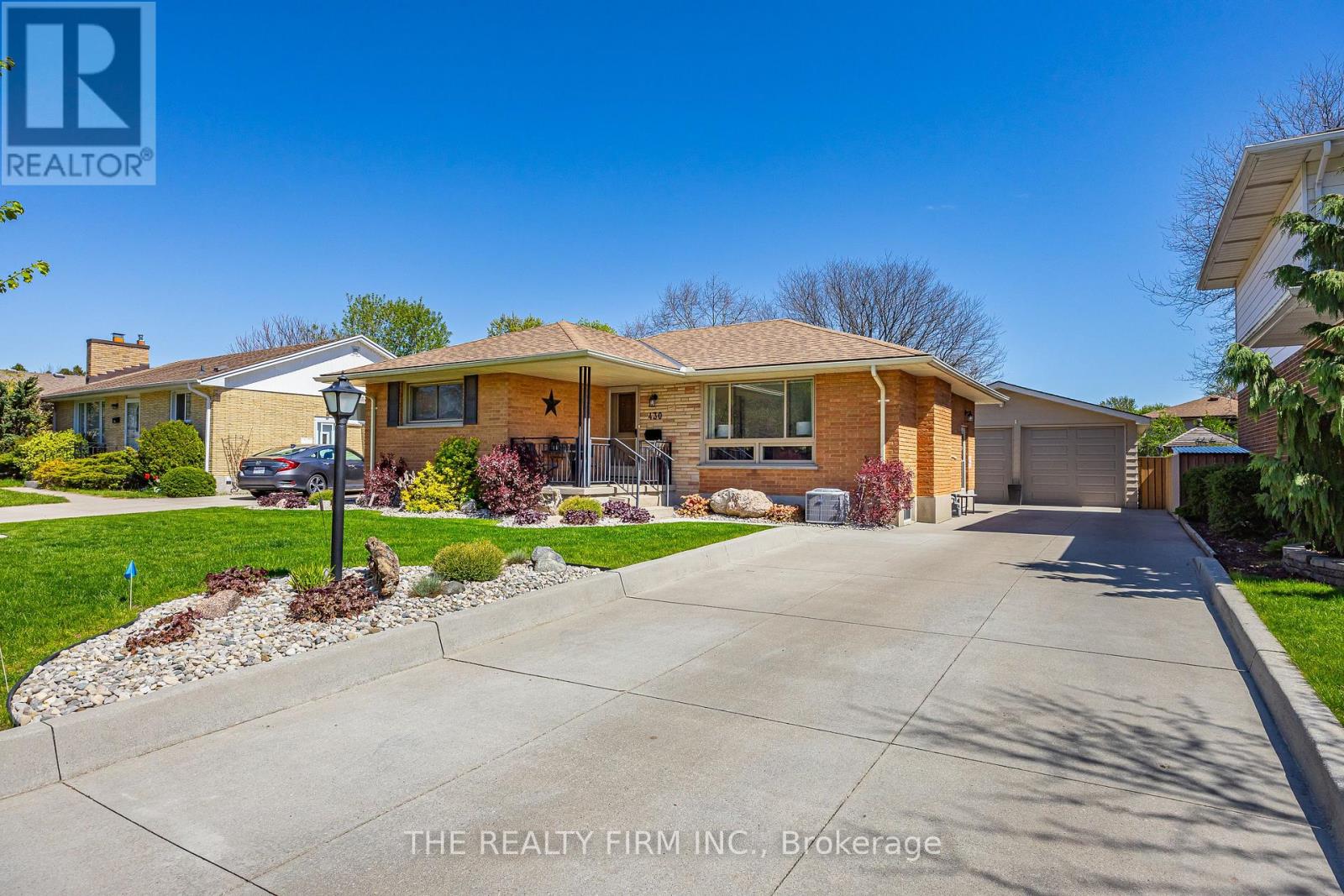 430 MAGNOLIA CRESCENT, London East (East A)