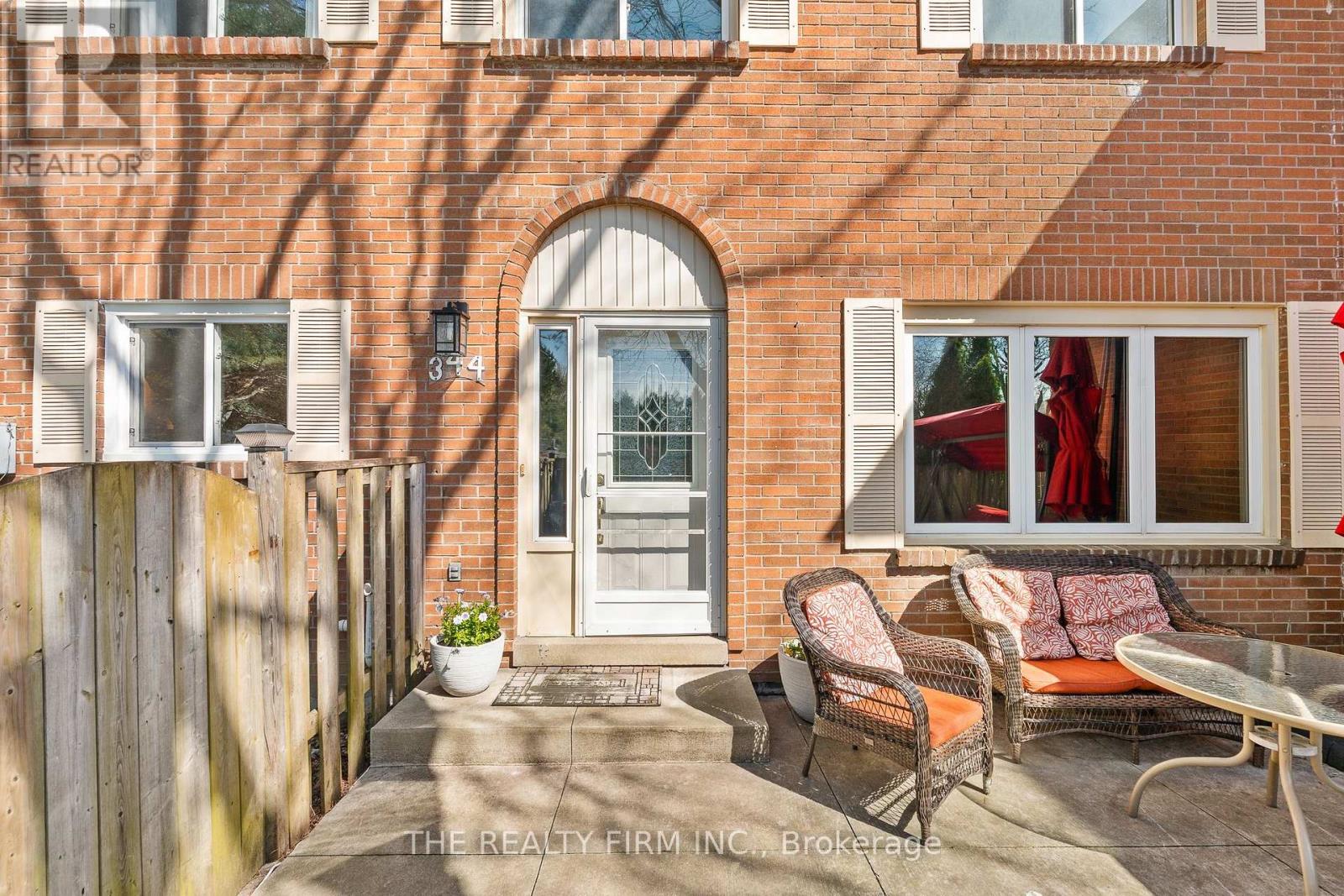 344 HOMESTEAD COURT, London North (North F)