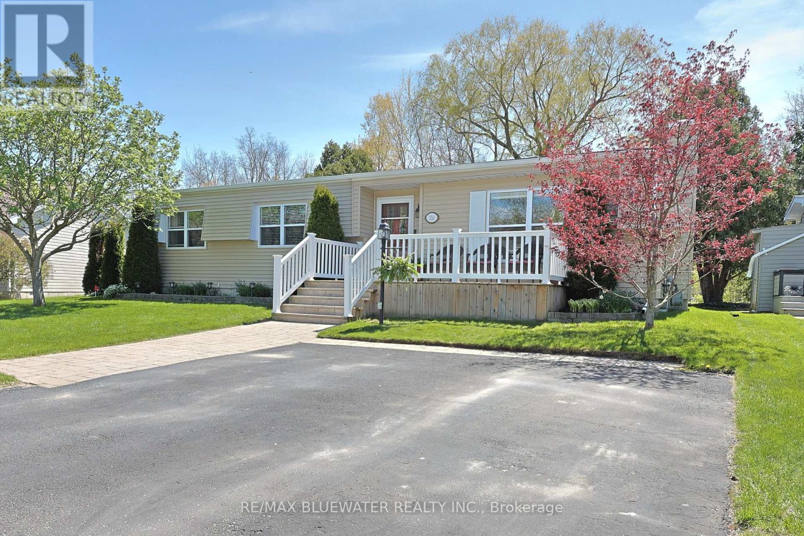350 SHANNON BOULEVARD, South Huron (Stephen)