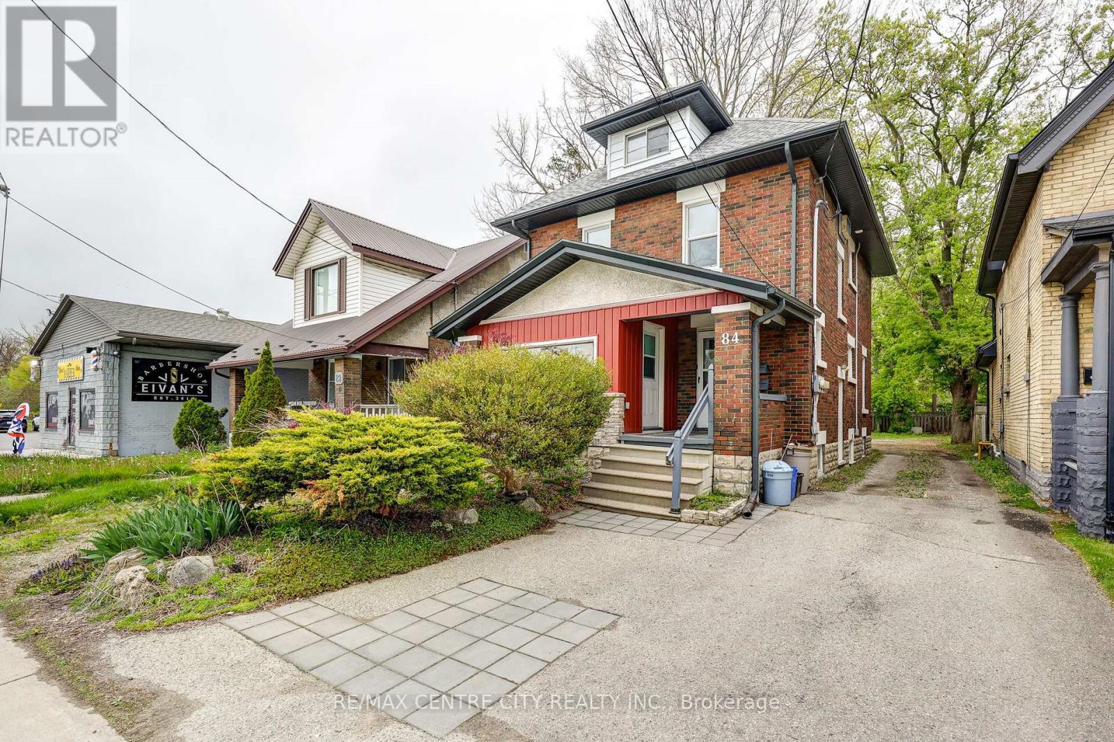 84 WHARNCLIFFE ROAD S, London South (South F)