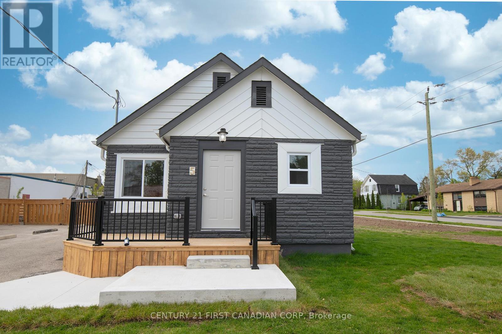 5 BRISCOE STREET W, London South (South E)