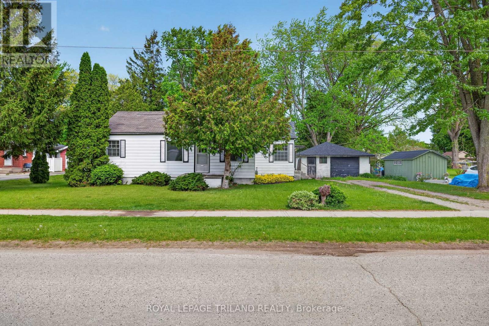 147 BURNS STREET, Strathroy-Caradoc (SW)