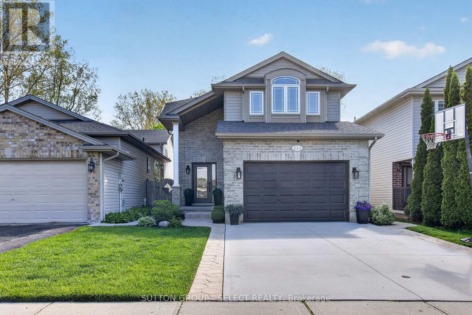 254 CRIMSON CRESCENT, London East (East P)