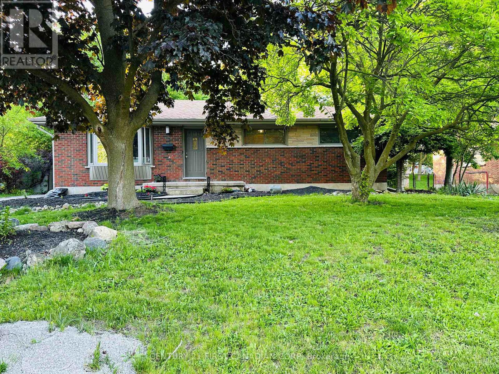 919 QUINTON ROAD, London North (North P)