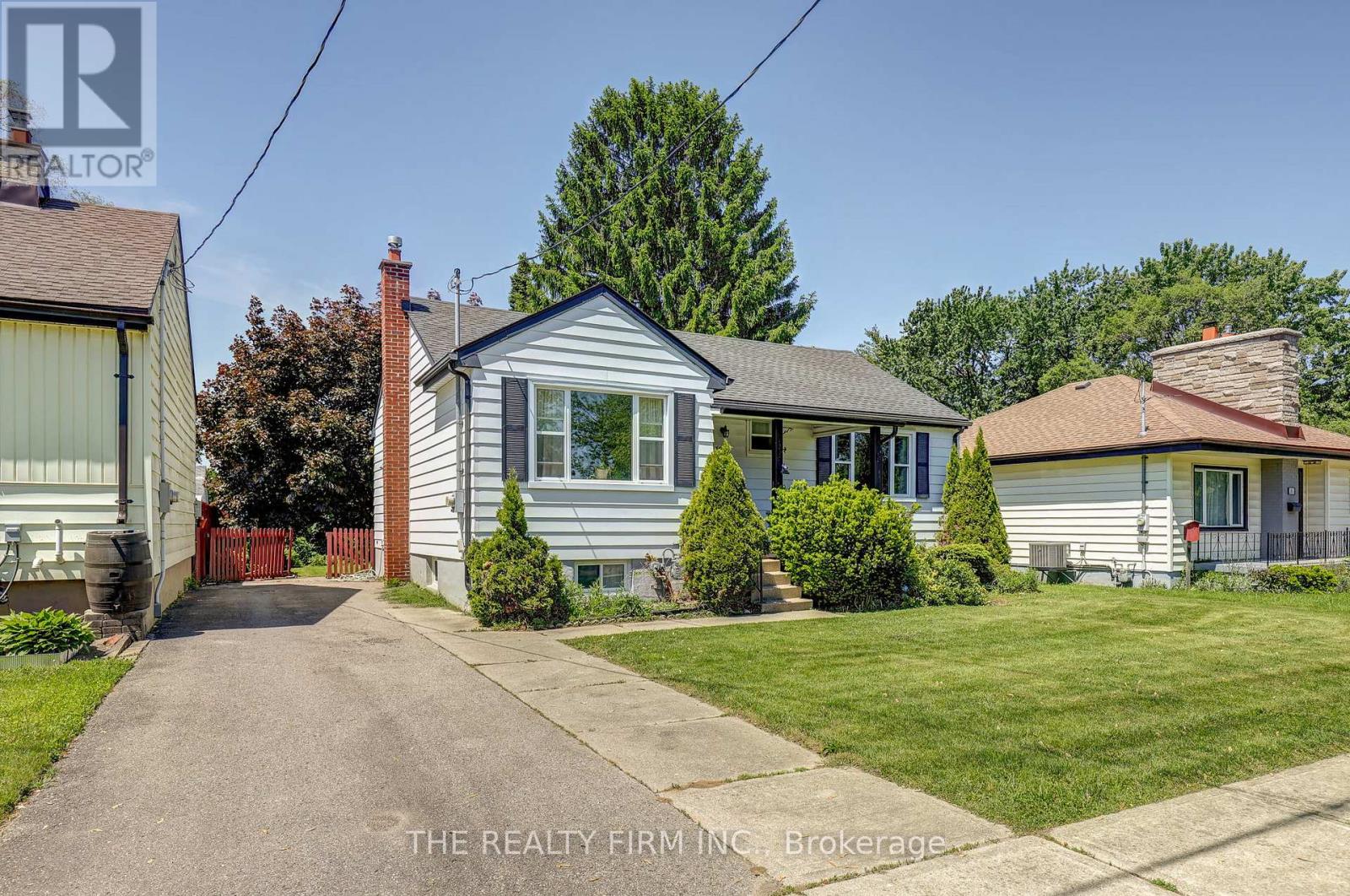 361 EDGEWORTH AVENUE, London East (East H)