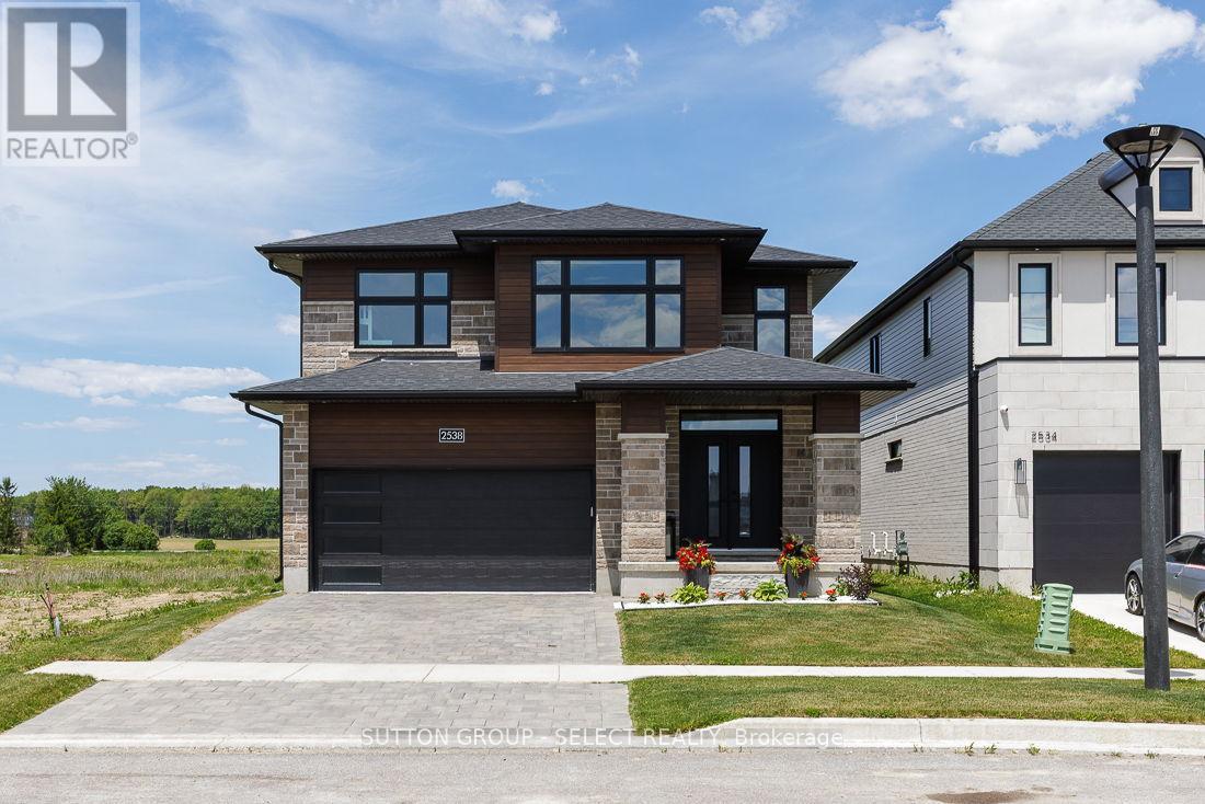 2539 BUROAK DRIVE, London North (North S)