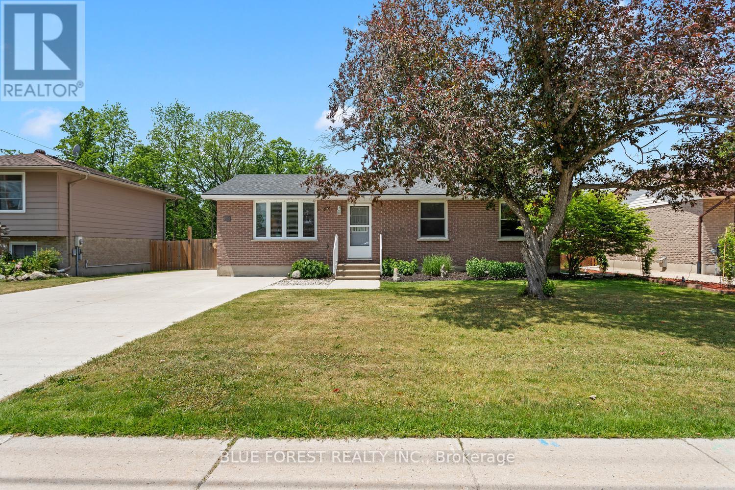 183 QUEEN STREET, North Middlesex (Ailsa Craig)