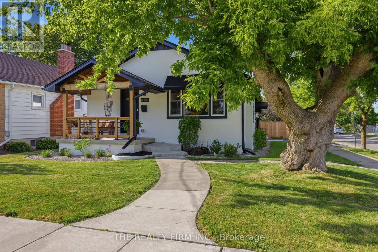 8 BRISCOE STREET W, London South (South E)