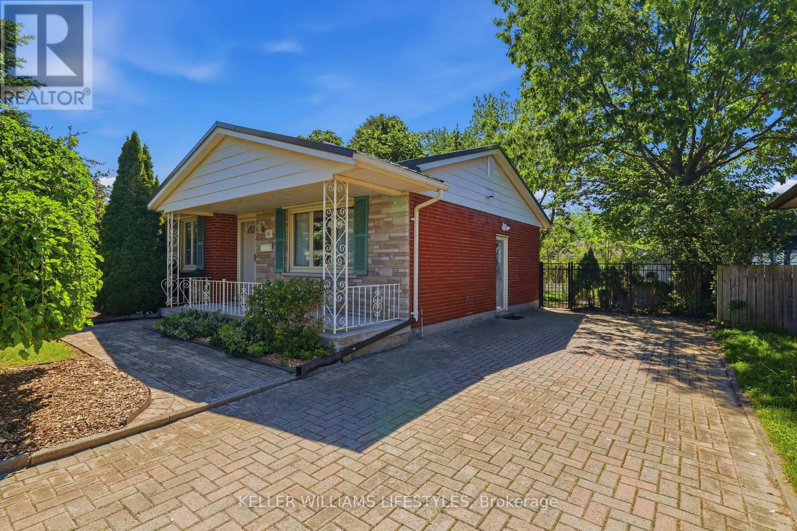 15 HAWKESBURY AVENUE, London East (East D)