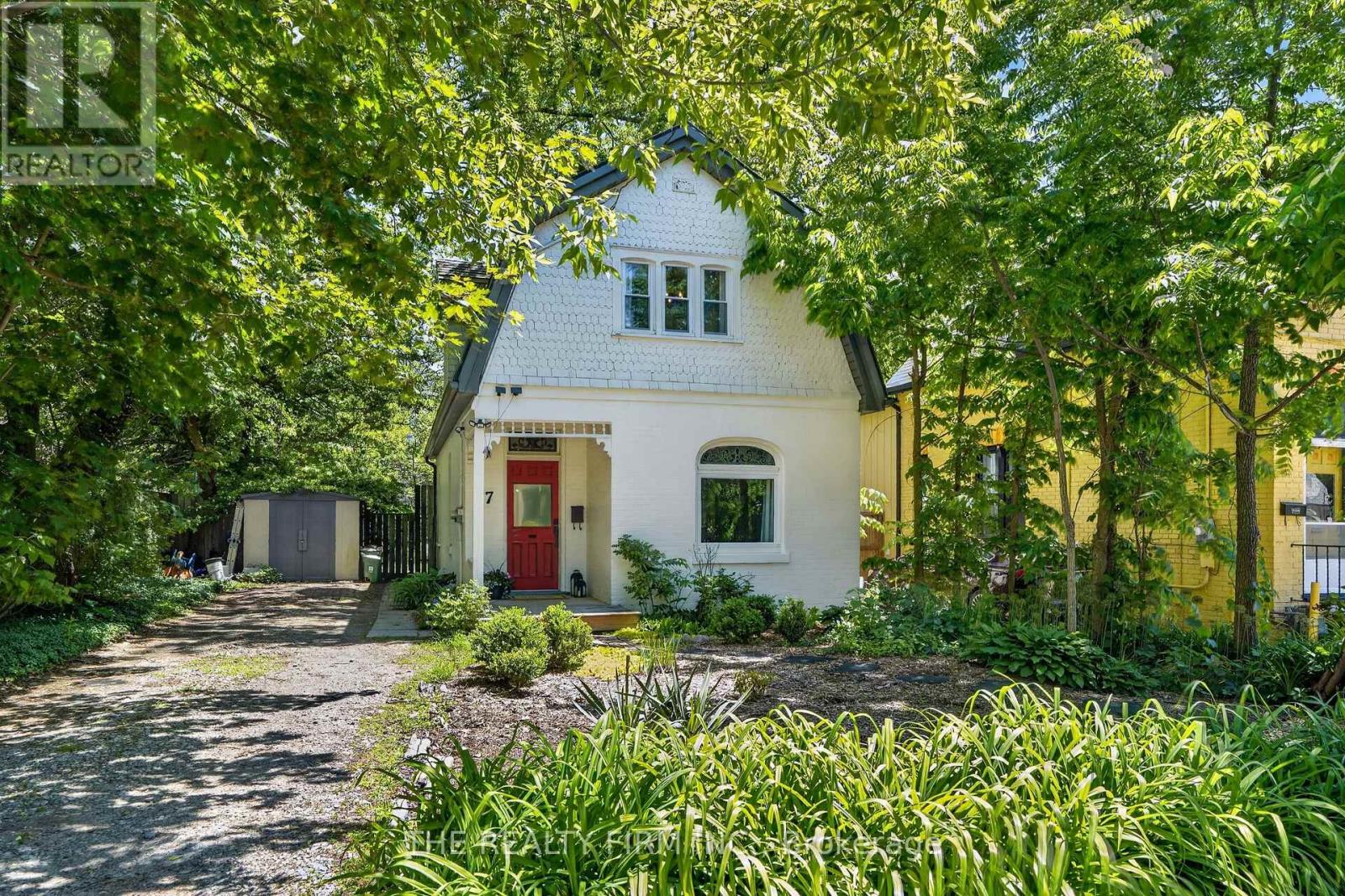 17 WOODWARD AVENUE, London North (North N)