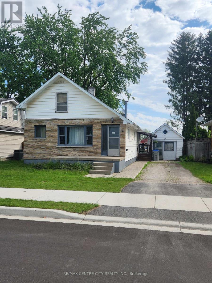 31 QUEEN STREET, Strathroy-Caradoc (SE)