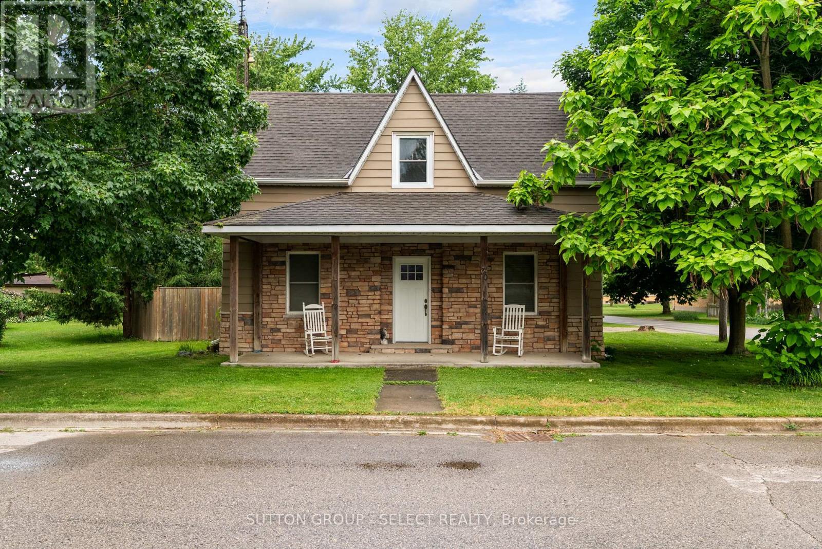 30 ARGYLE STREET, Lambton Shores (Forest)