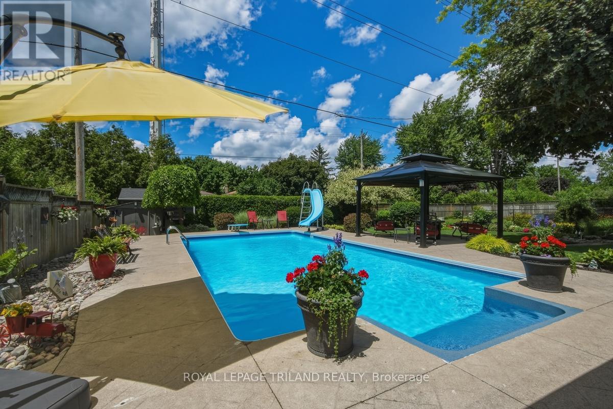 1239 ADDISON DRIVE, London East (East D)
