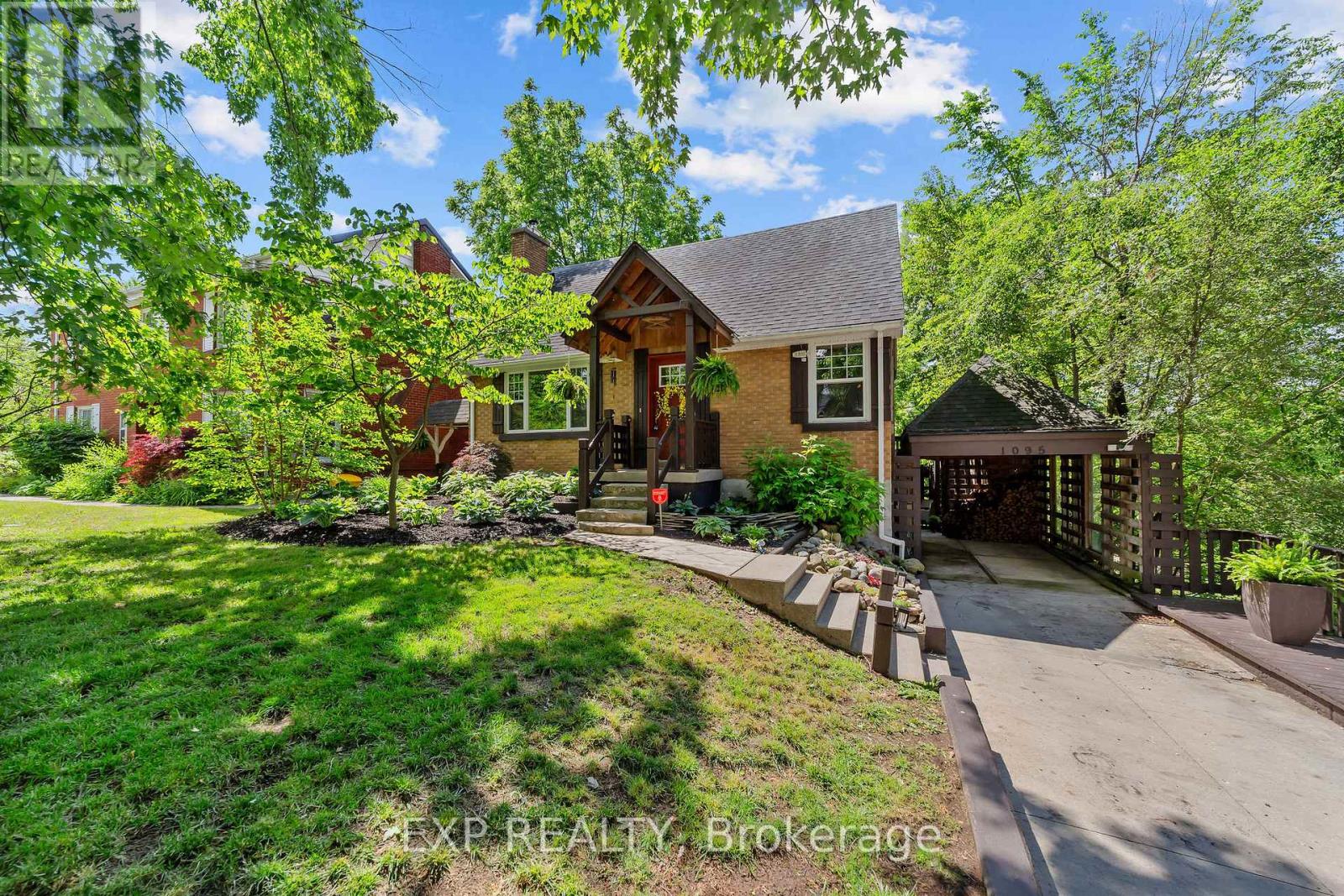 1095 HAMILTON ROAD, London East (East O)