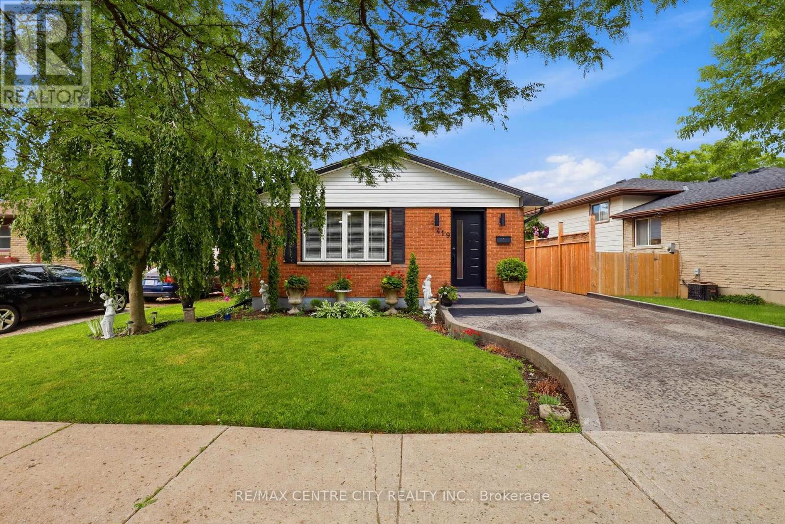 419 FERNDALE AVENUE, London South (South Q)